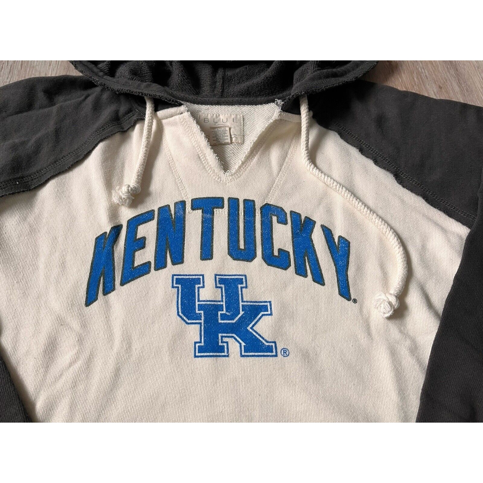 Blue 84 Kentucky Uk Graphic Hoodie Women's Raw Hem Two Tone Sweater Small — image 3 of 5